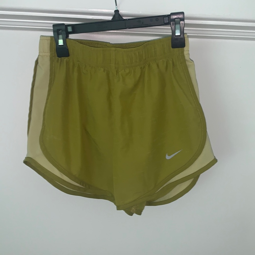NWOT NIKE Dry Fit shorts size small green and yellow